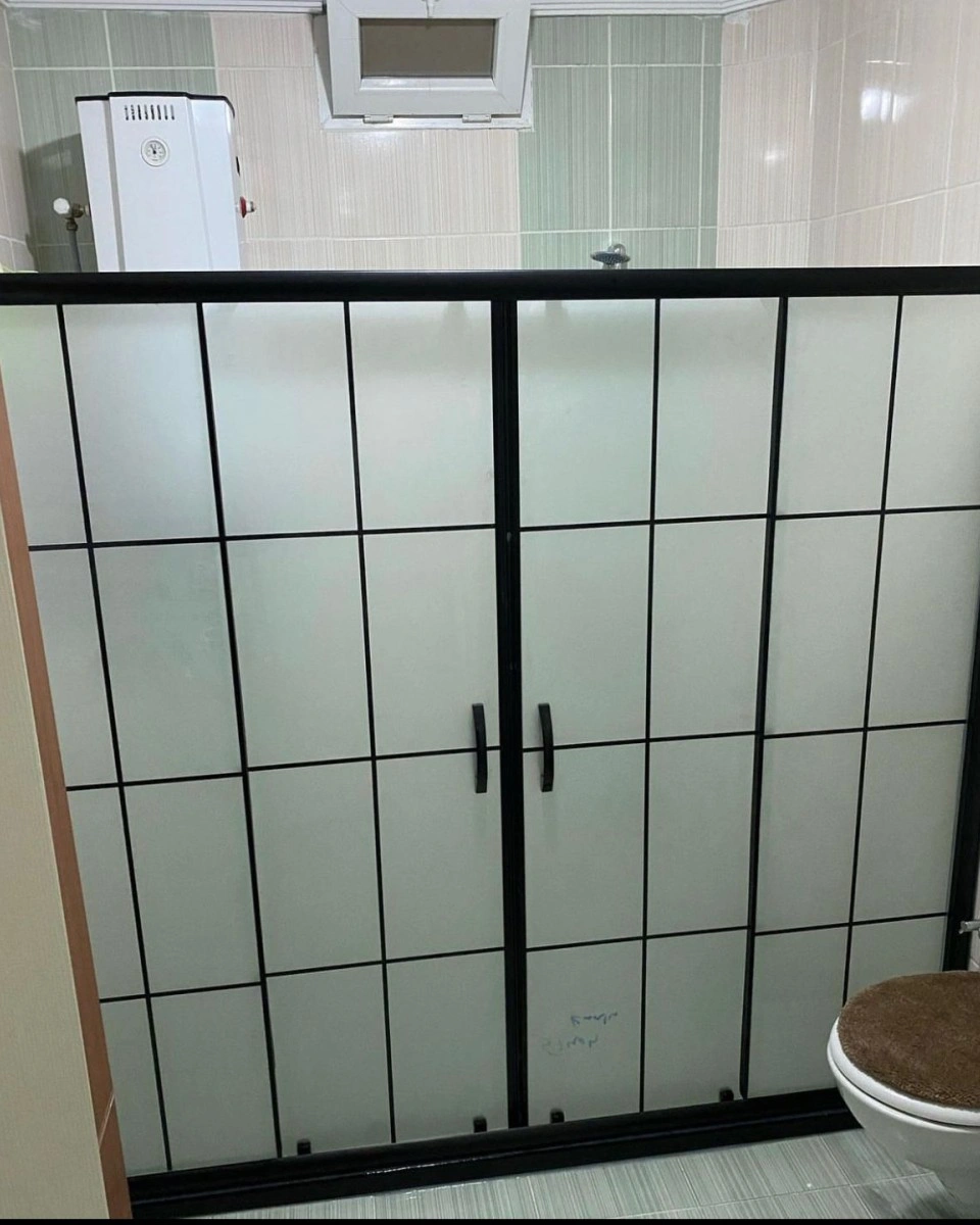 Pool Serisi Siyah Profilli Karolajlı Cam Duşakabin - Görsel 1